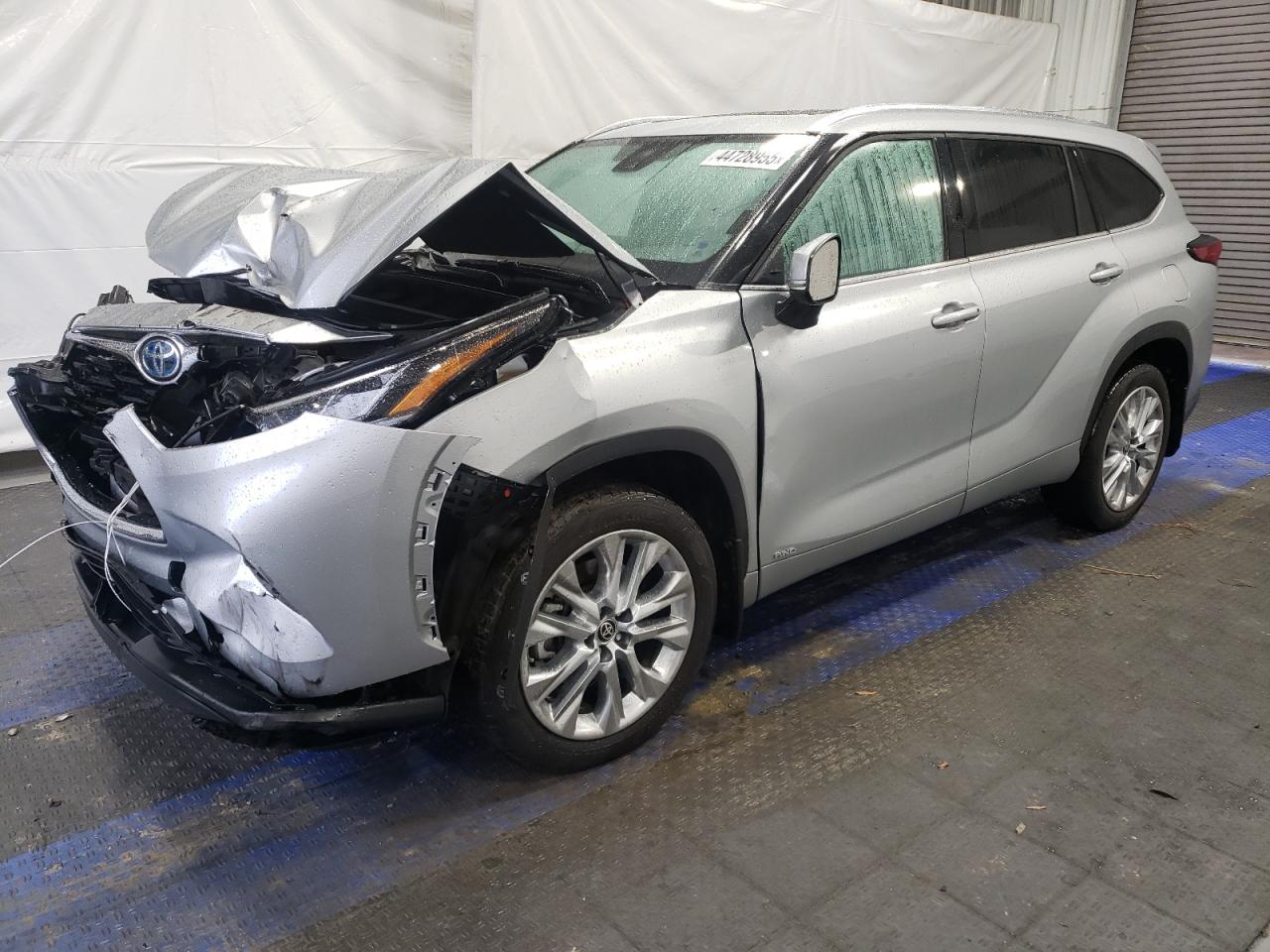 2022 Toyota Highlander - Image 1