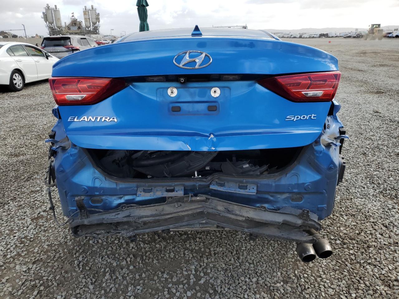 2017 Hyundai Elantra - Image 6