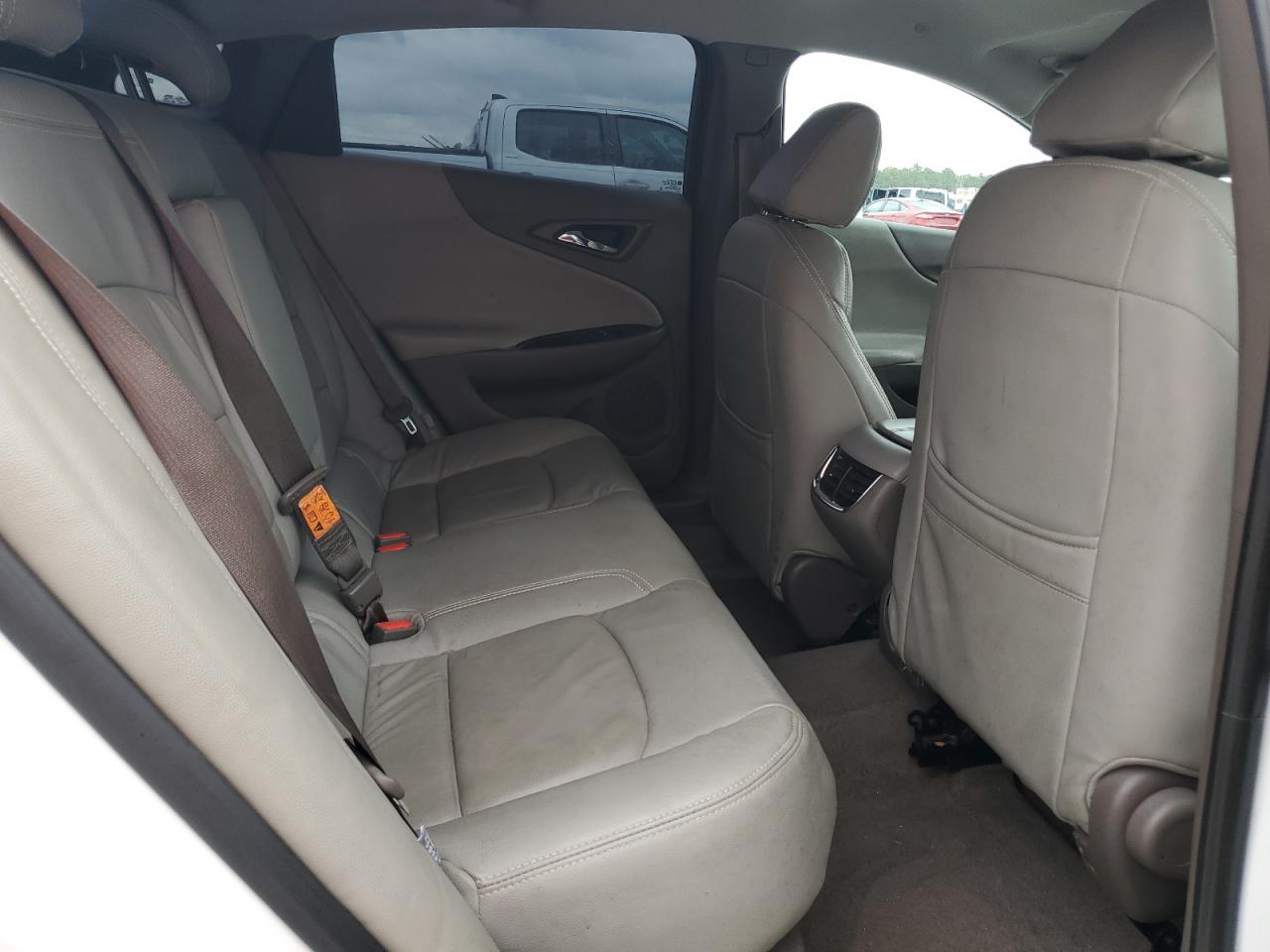 2018 Chevrolet Malibu - Image 10