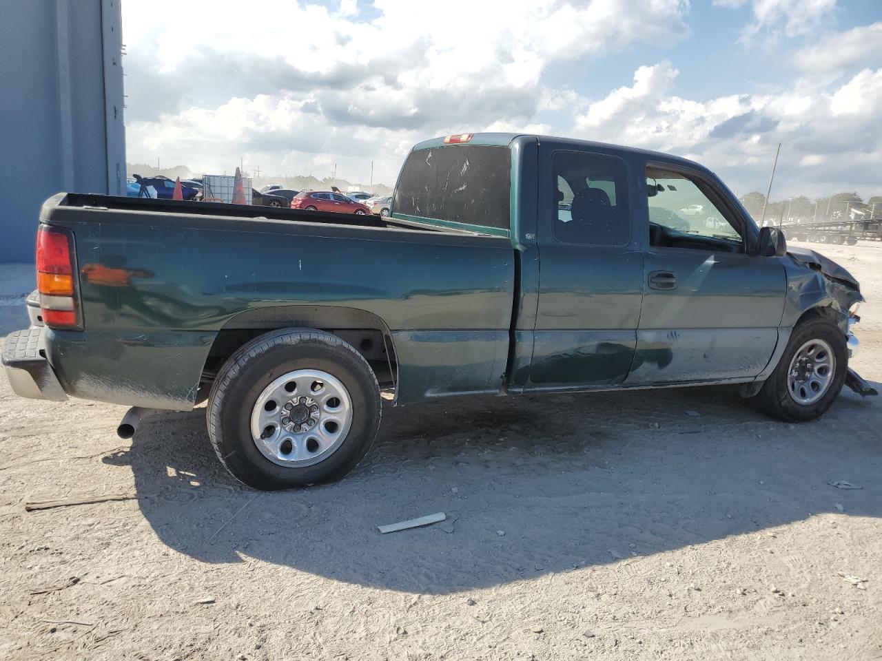 2004 GMC Sierra - Image 3