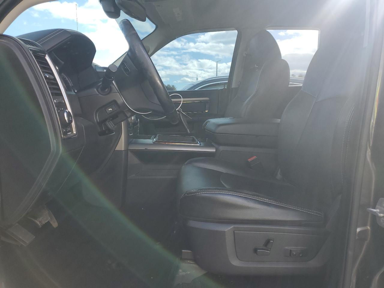 2014 RAM 1500 - Image 7