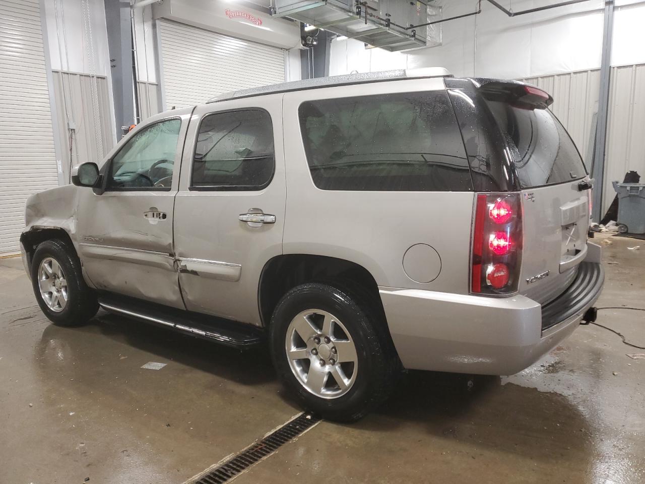 2008 GMC Yukon - Image 2