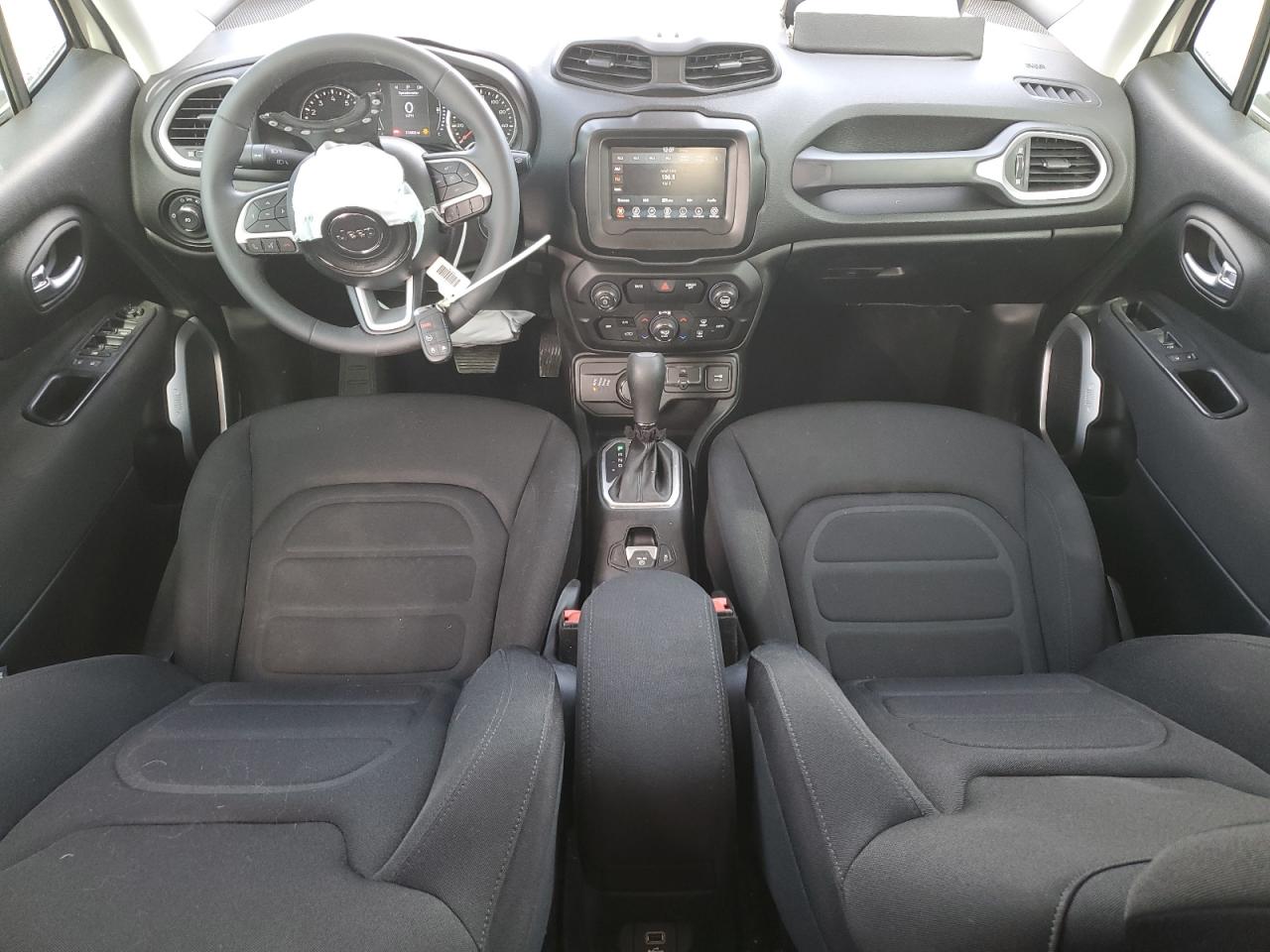 2018 Jeep Renegade - Image 8