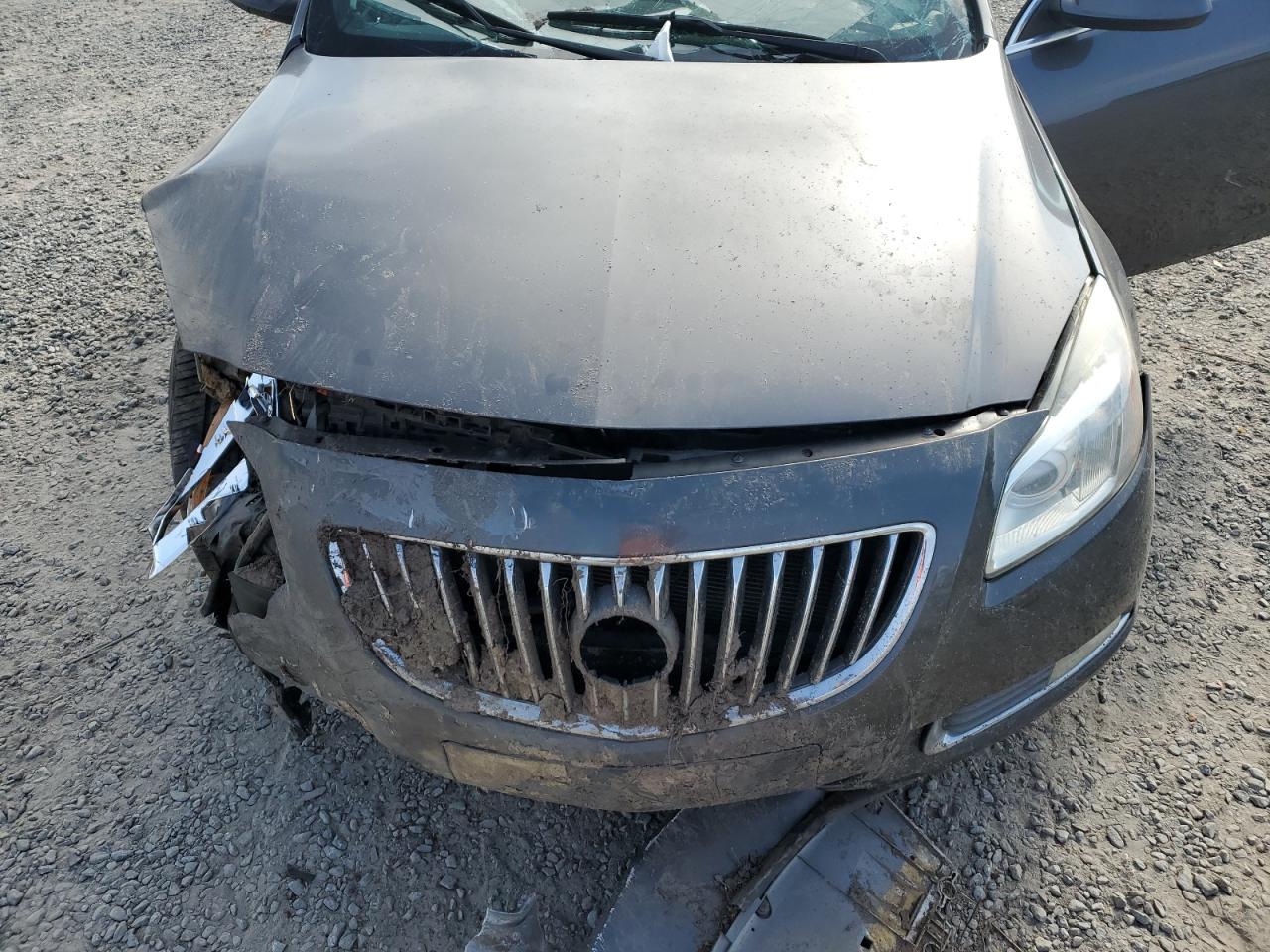 2011 Buick Regal - Image 13