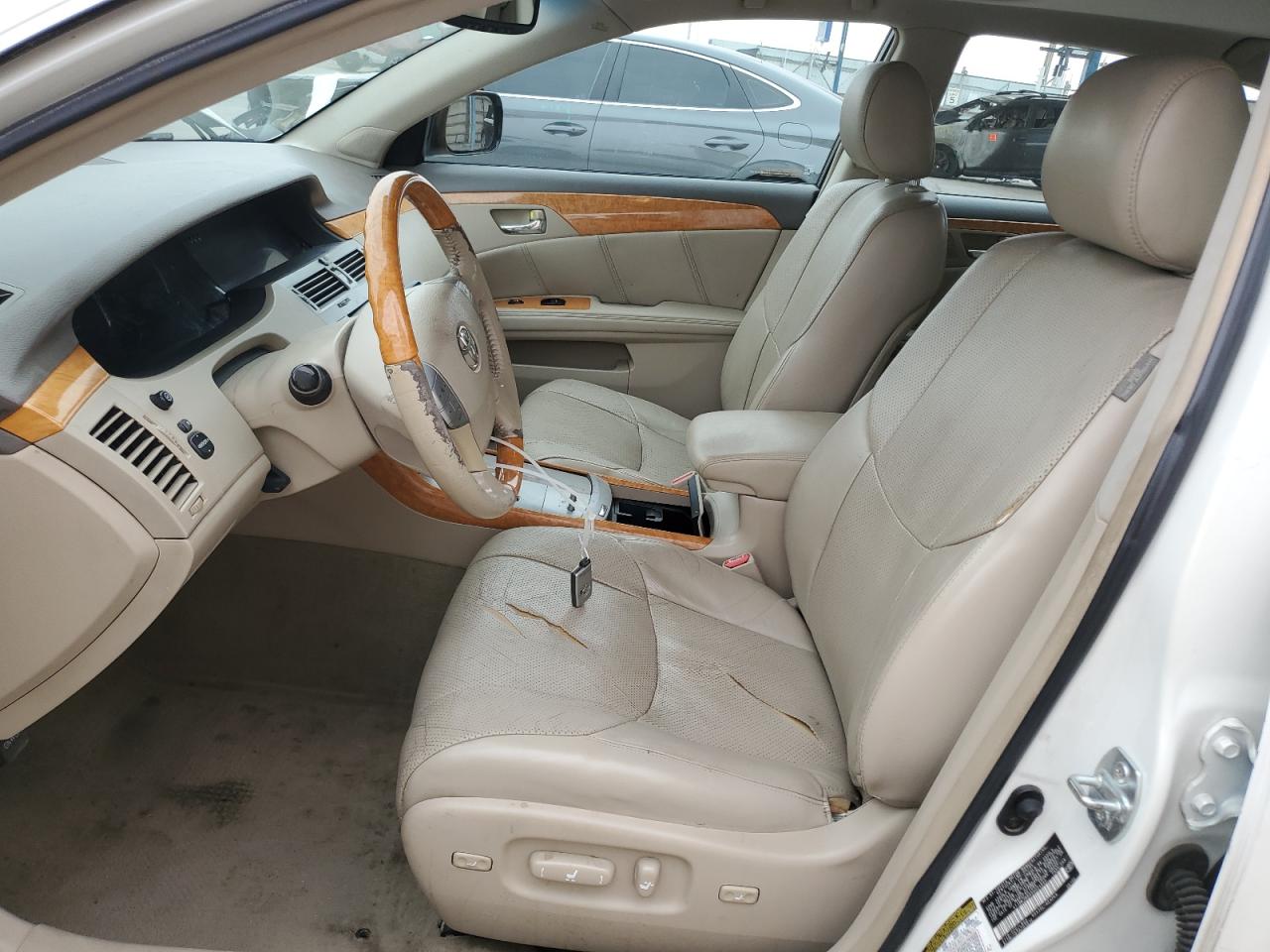 2005 Toyota Avalon - Image 7