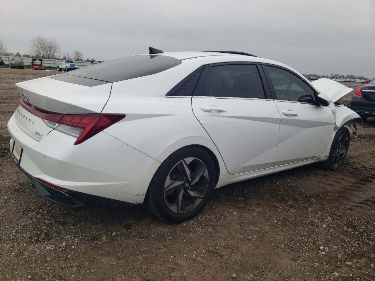 2021 Hyundai Elantra - Image 3