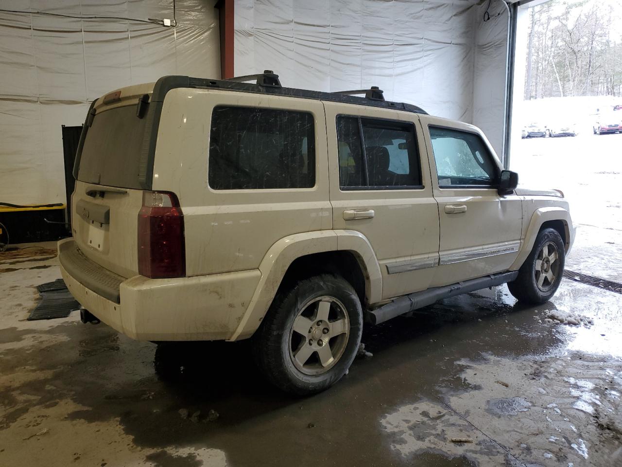 2010 Jeep Commander - Image 3