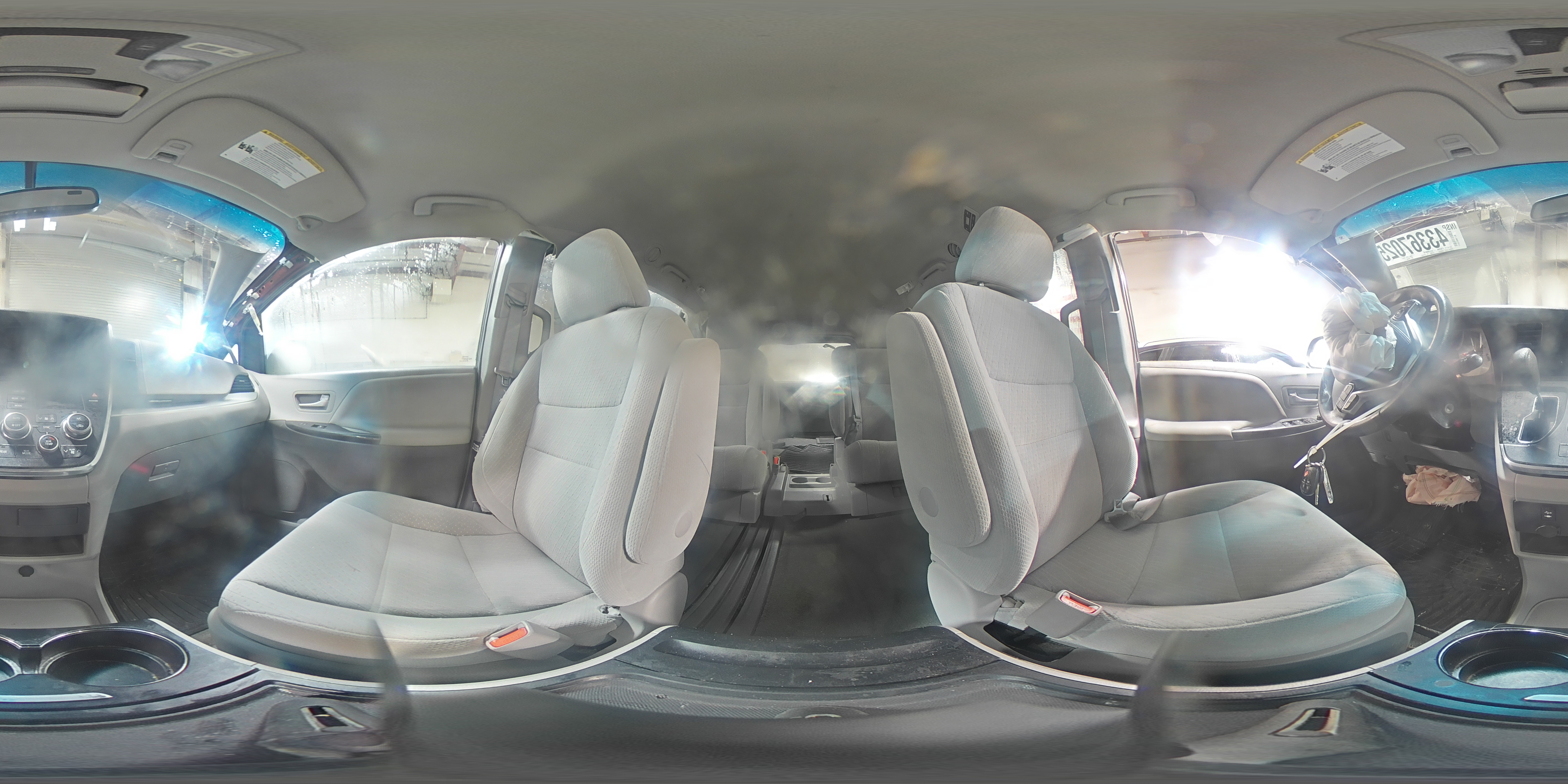 2016 Toyota Sienna - Image 14