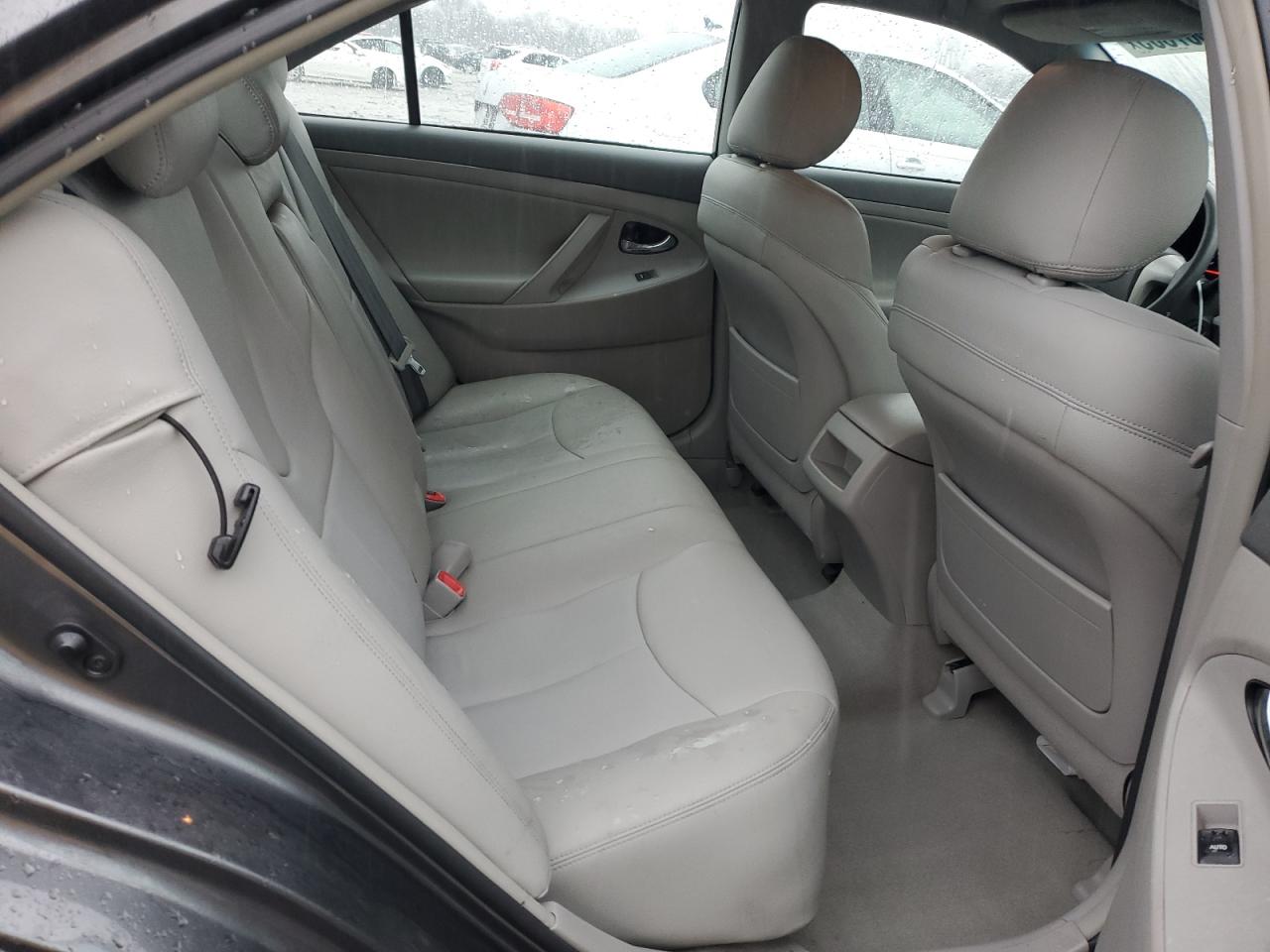 2011 Toyota Camry - Image 10