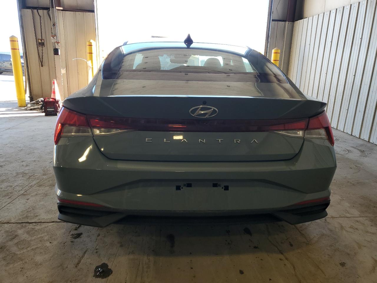 2022 Hyundai Elantra - Image 6