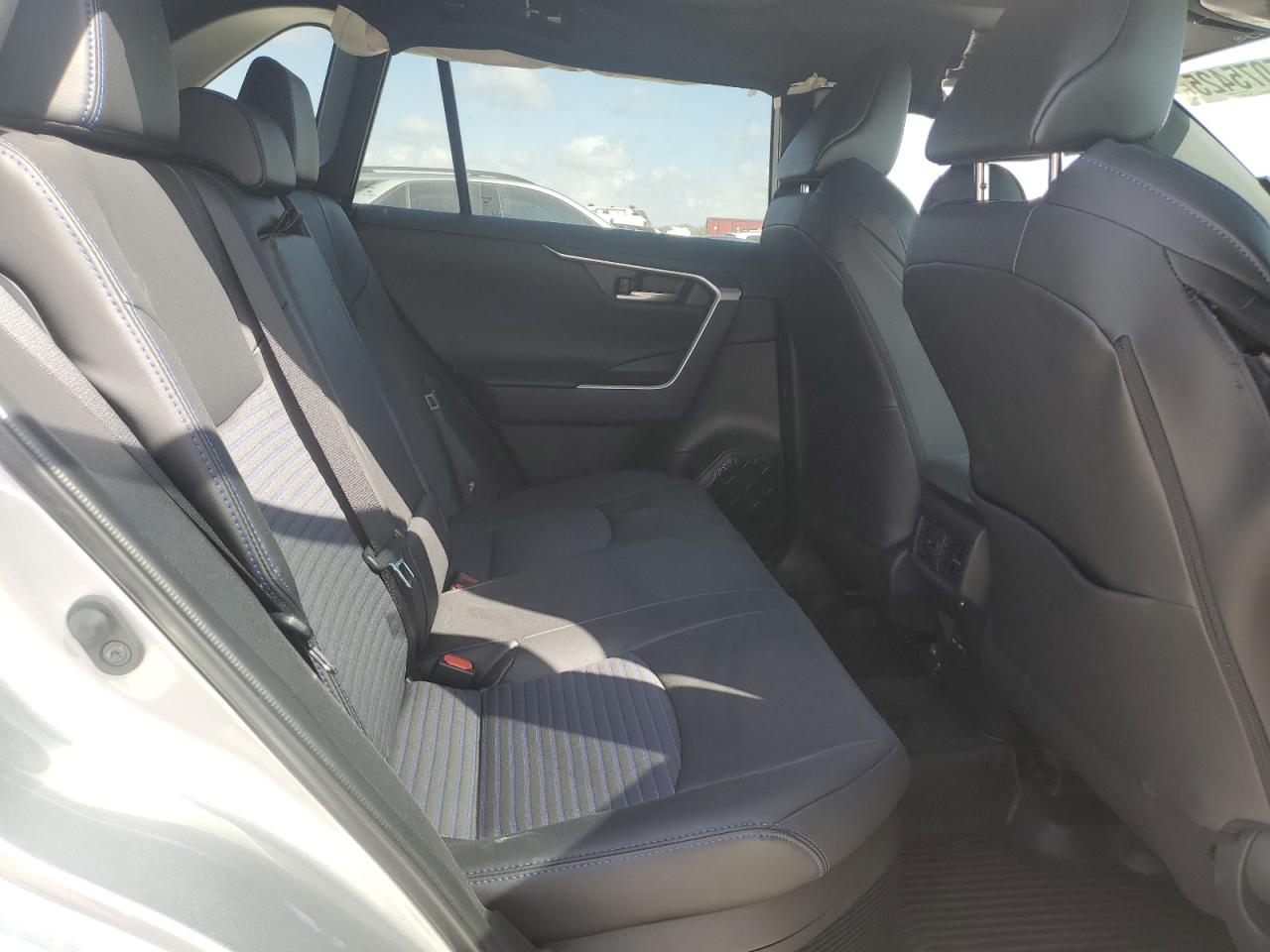 2024 Toyota RAV 4 - Image 11