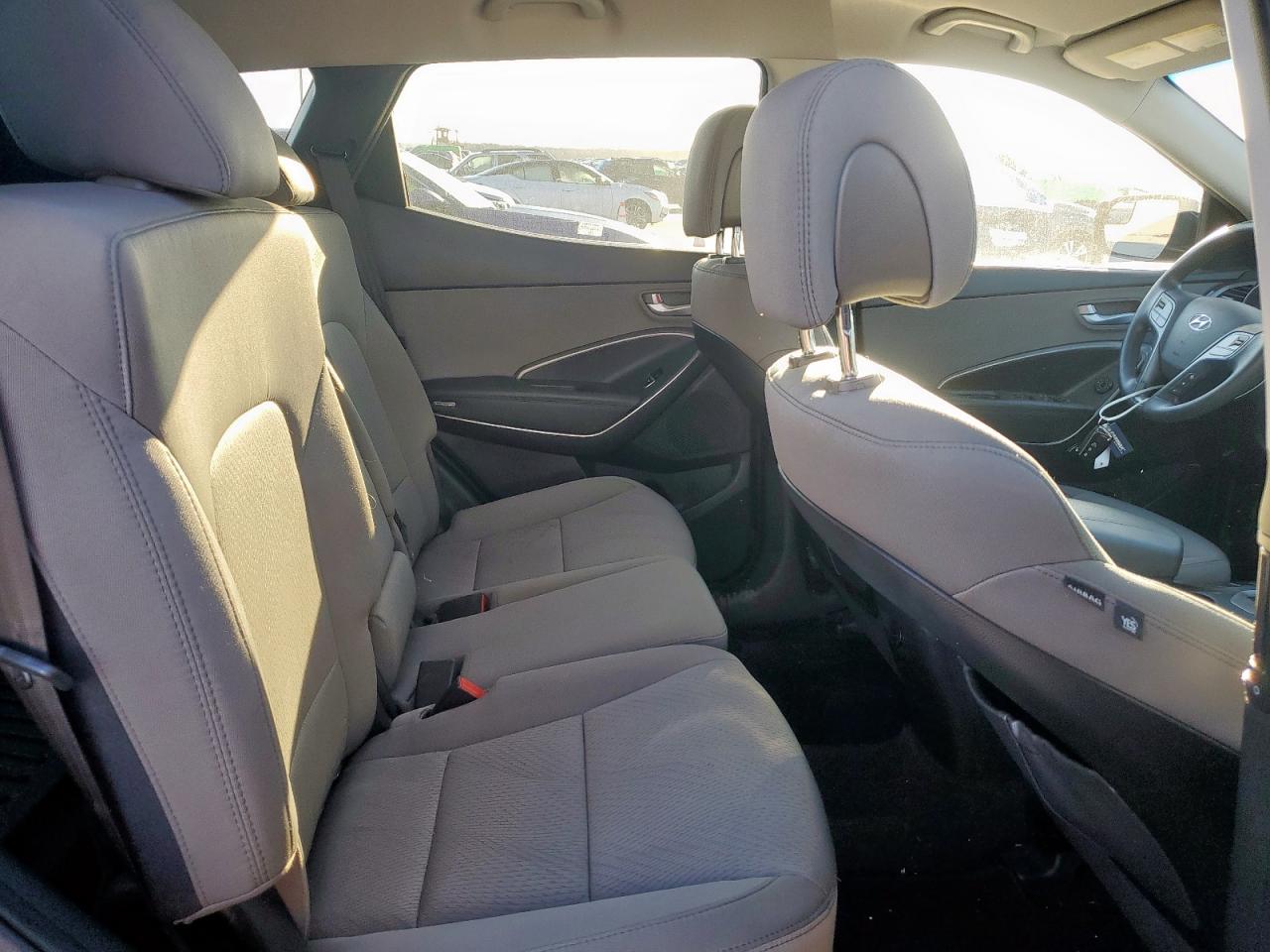 2018 Hyundai Santa Fe - Image 11