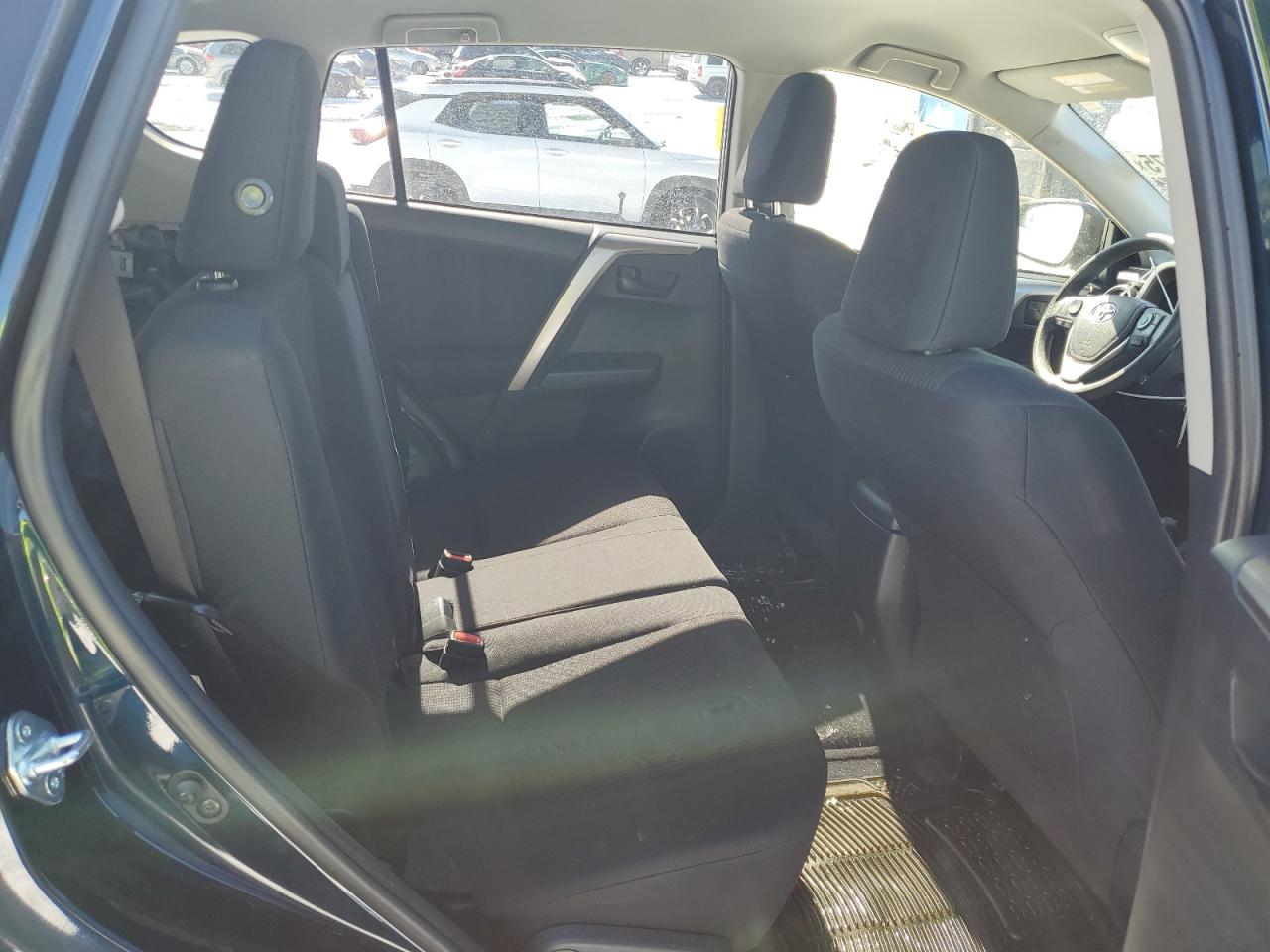 2018 Toyota RAV 4 - Image 11