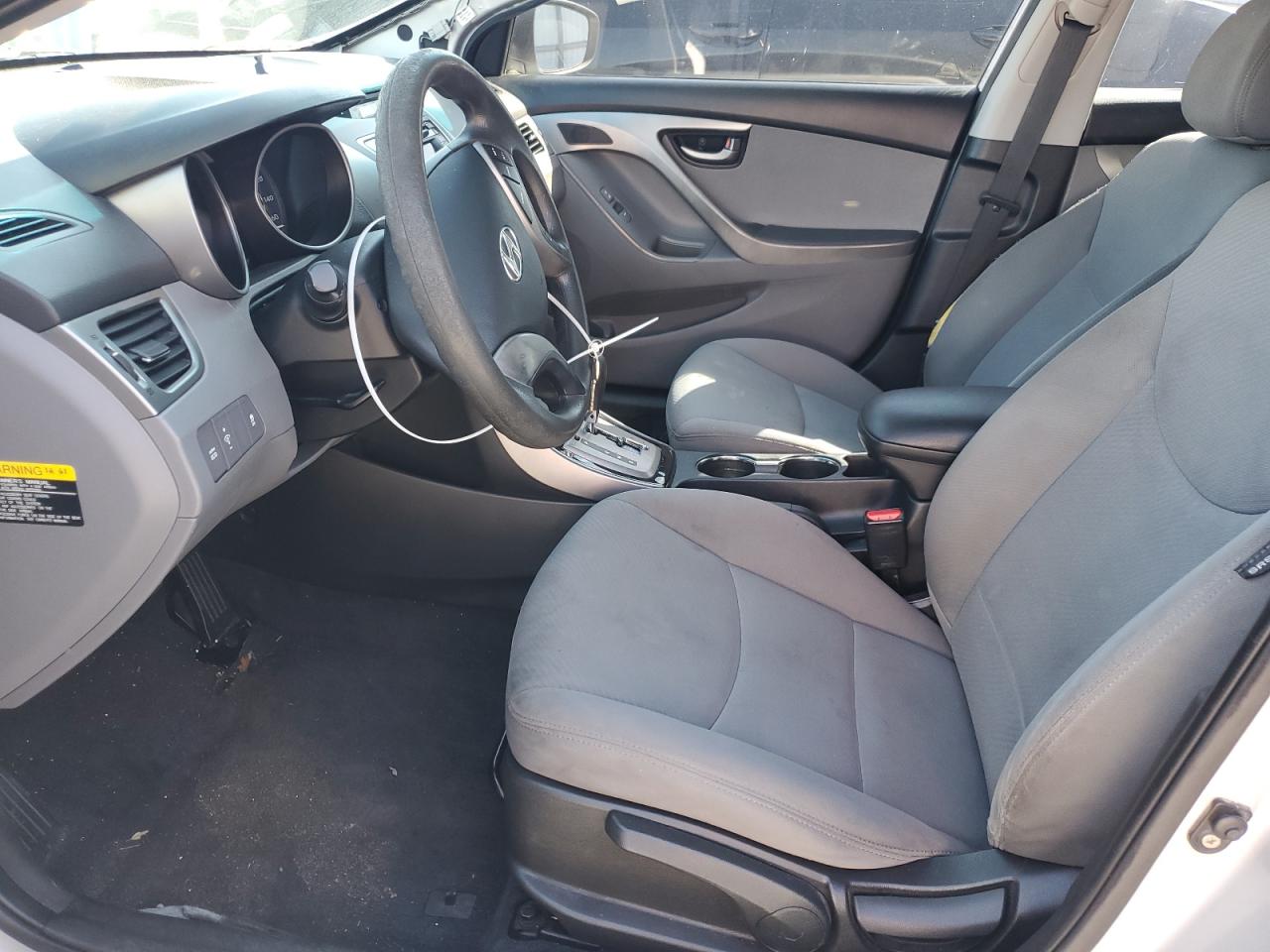 2013 Hyundai Elantra - Image 7