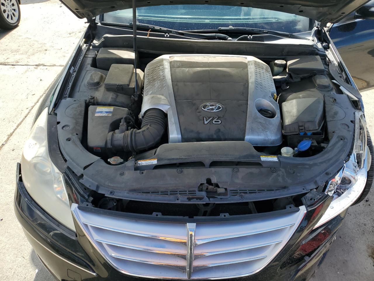 2011 Hyundai Genesis - Image 11