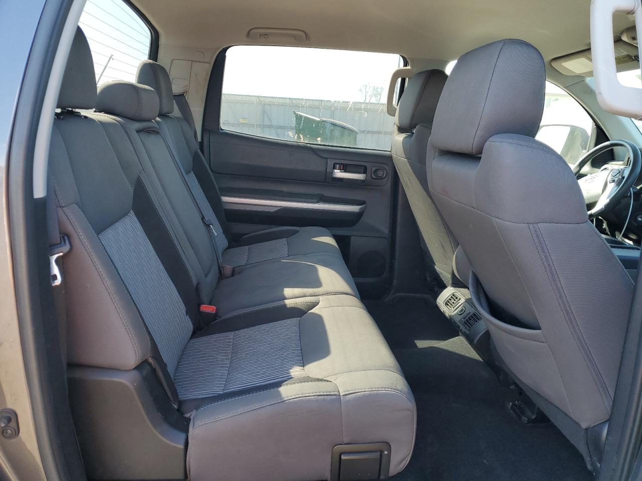 2015 Toyota Tundra - Image 10