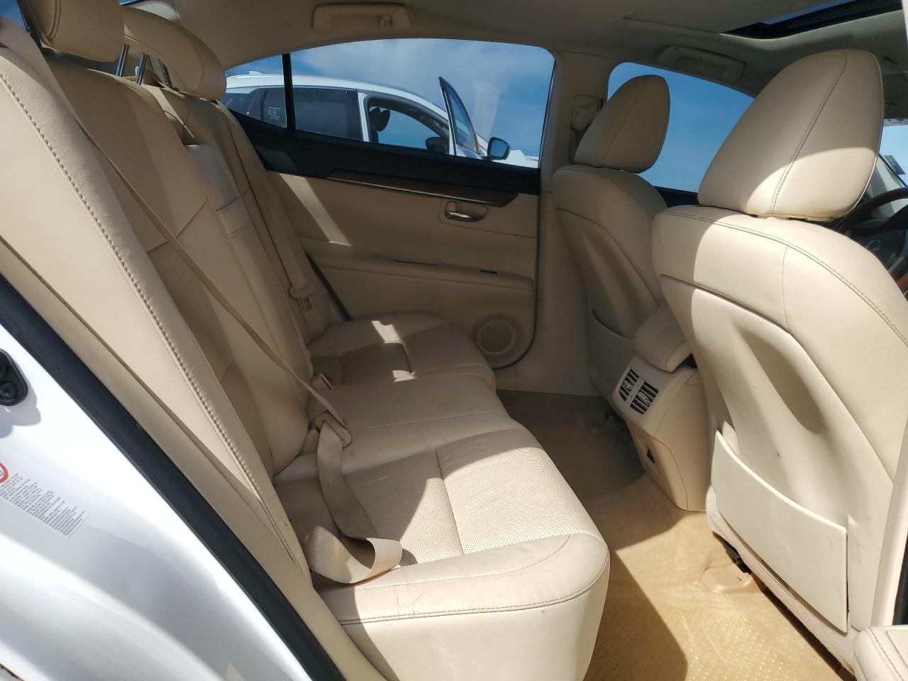 2015 Lexus ES - Image 10