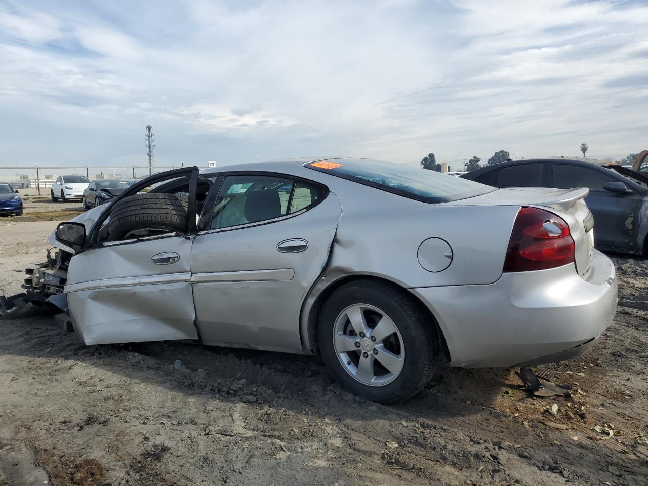 2007 Pontiac Grand Prix - Image 2