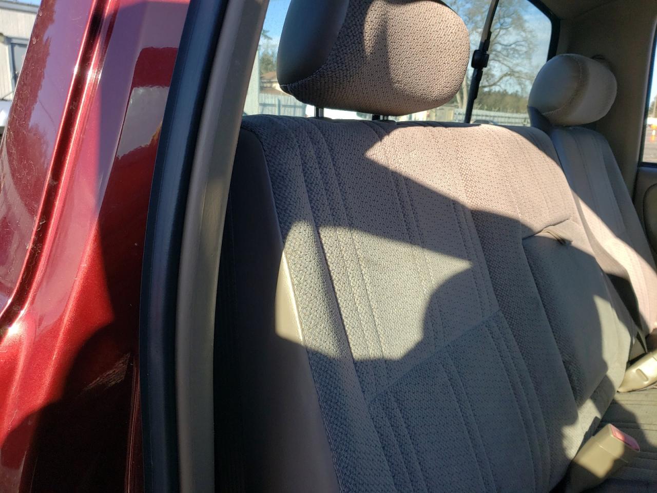 2004 Toyota Tundra - Image 10