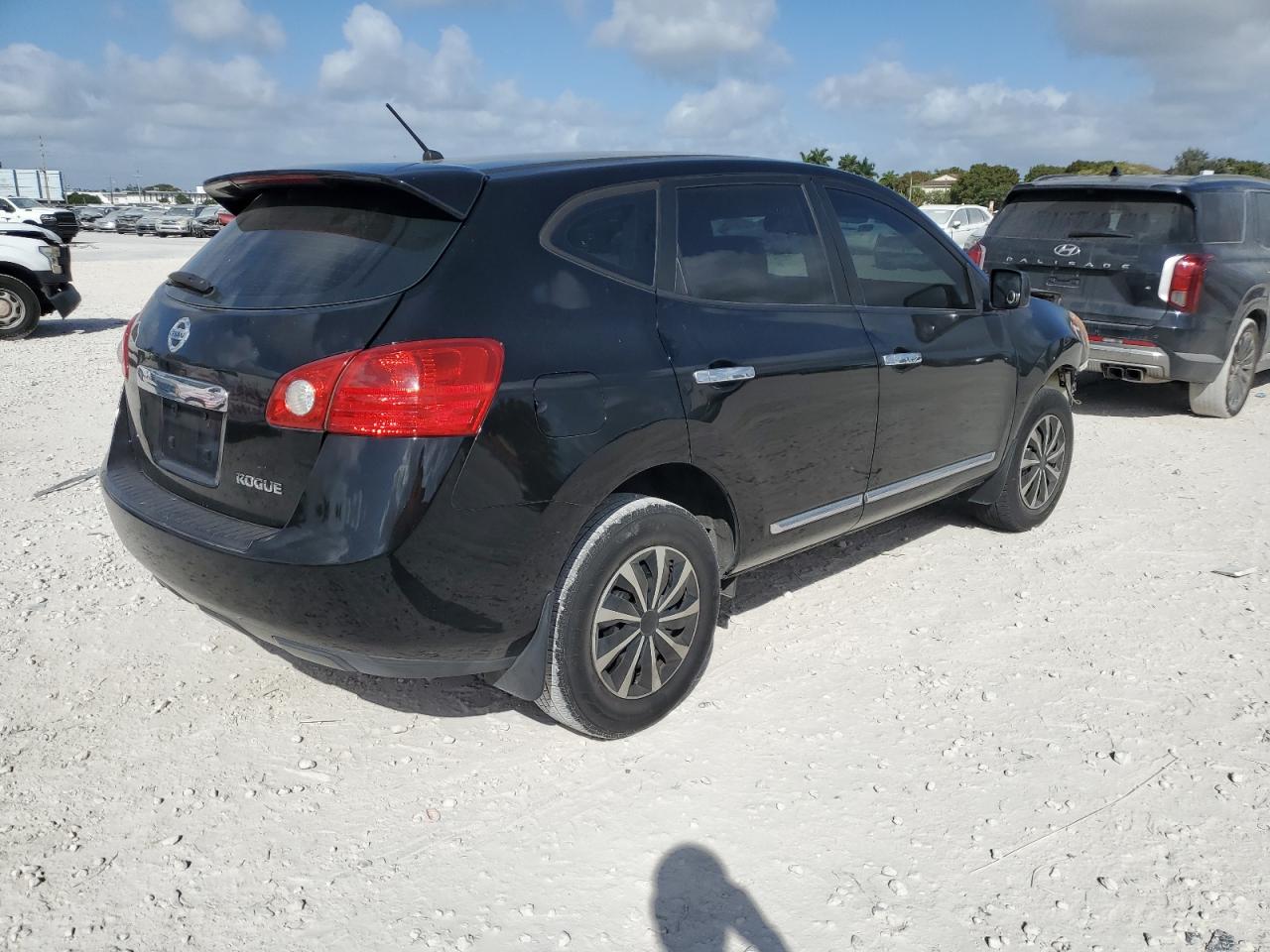 2011 Nissan Rogue - Image 3