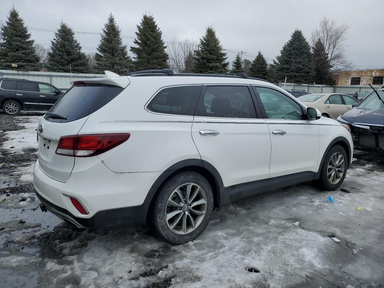 2017 Hyundai Santa Fe - Image 3