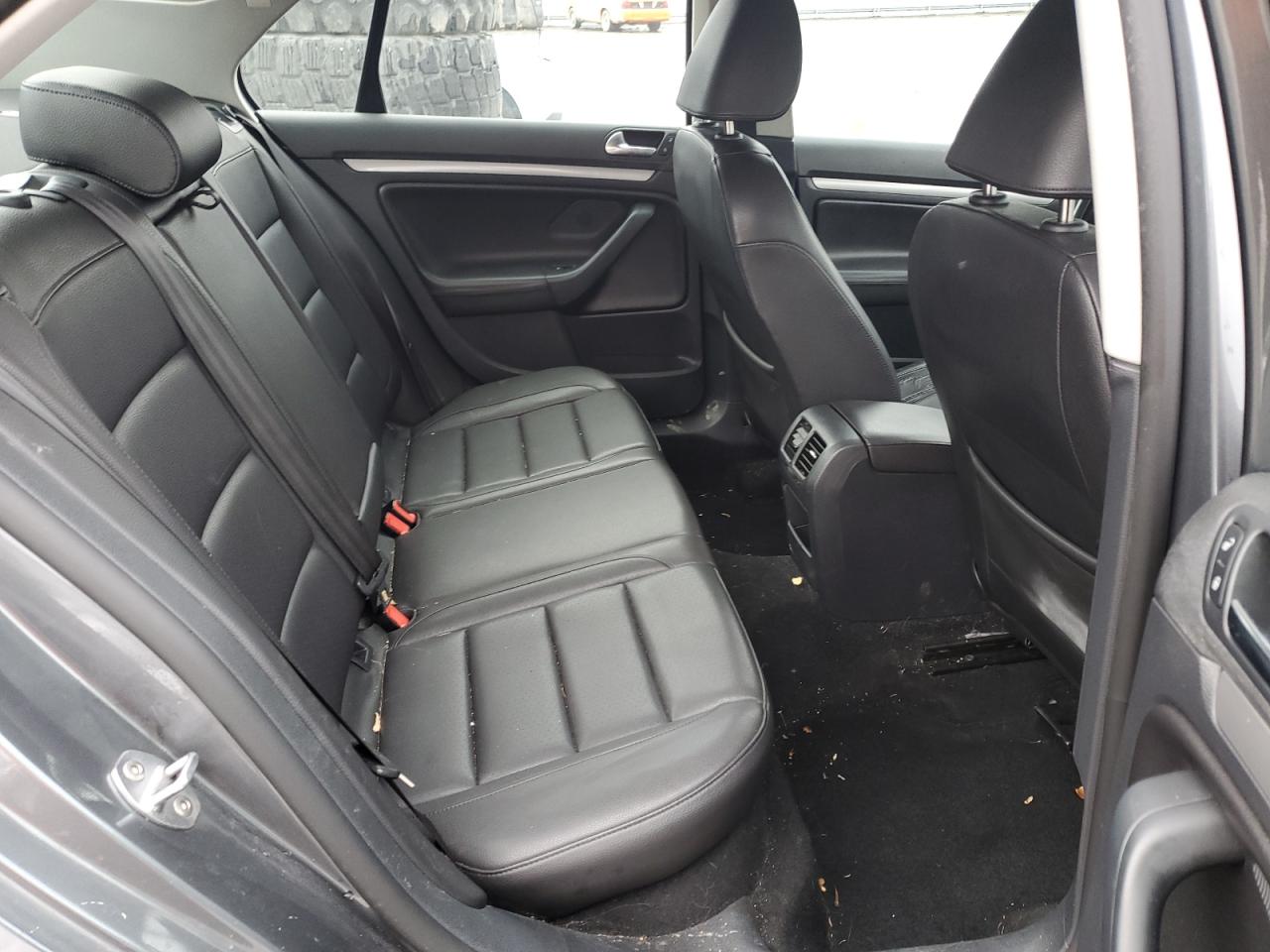 2010 Volkswagen Jetta - Image 10