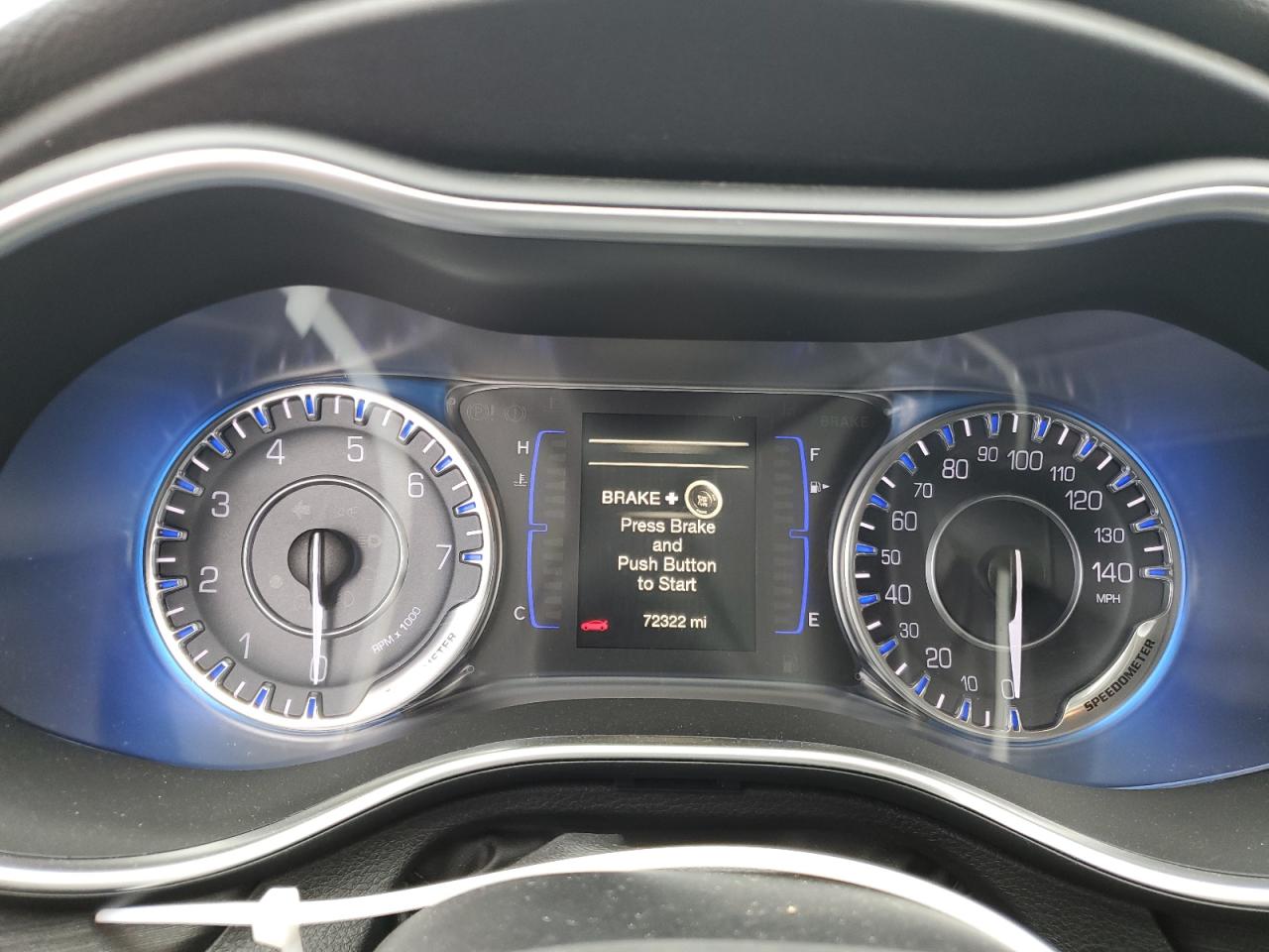 2016 Chrysler 200 - Image 9