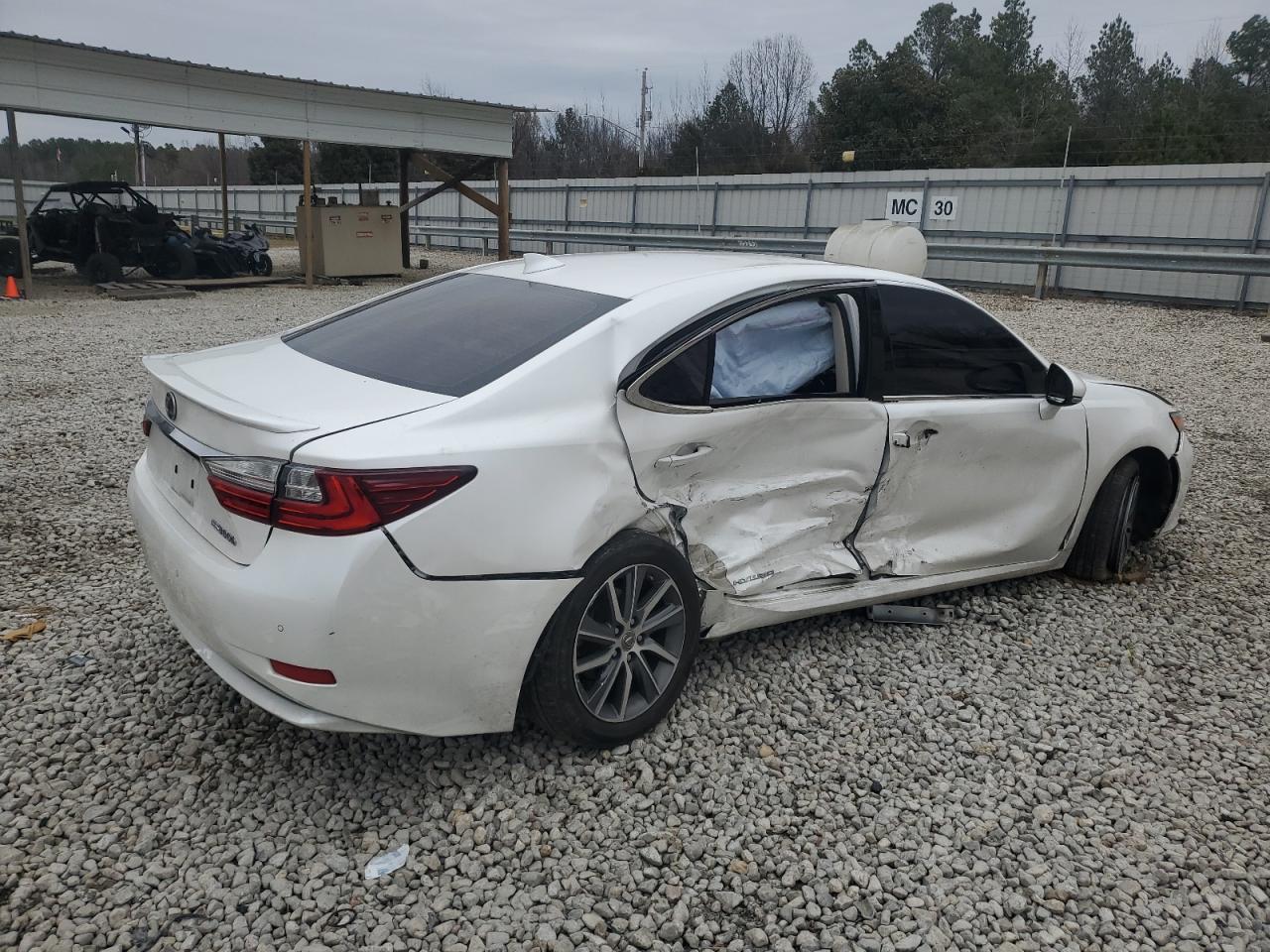 2016 Lexus ES - Image 3