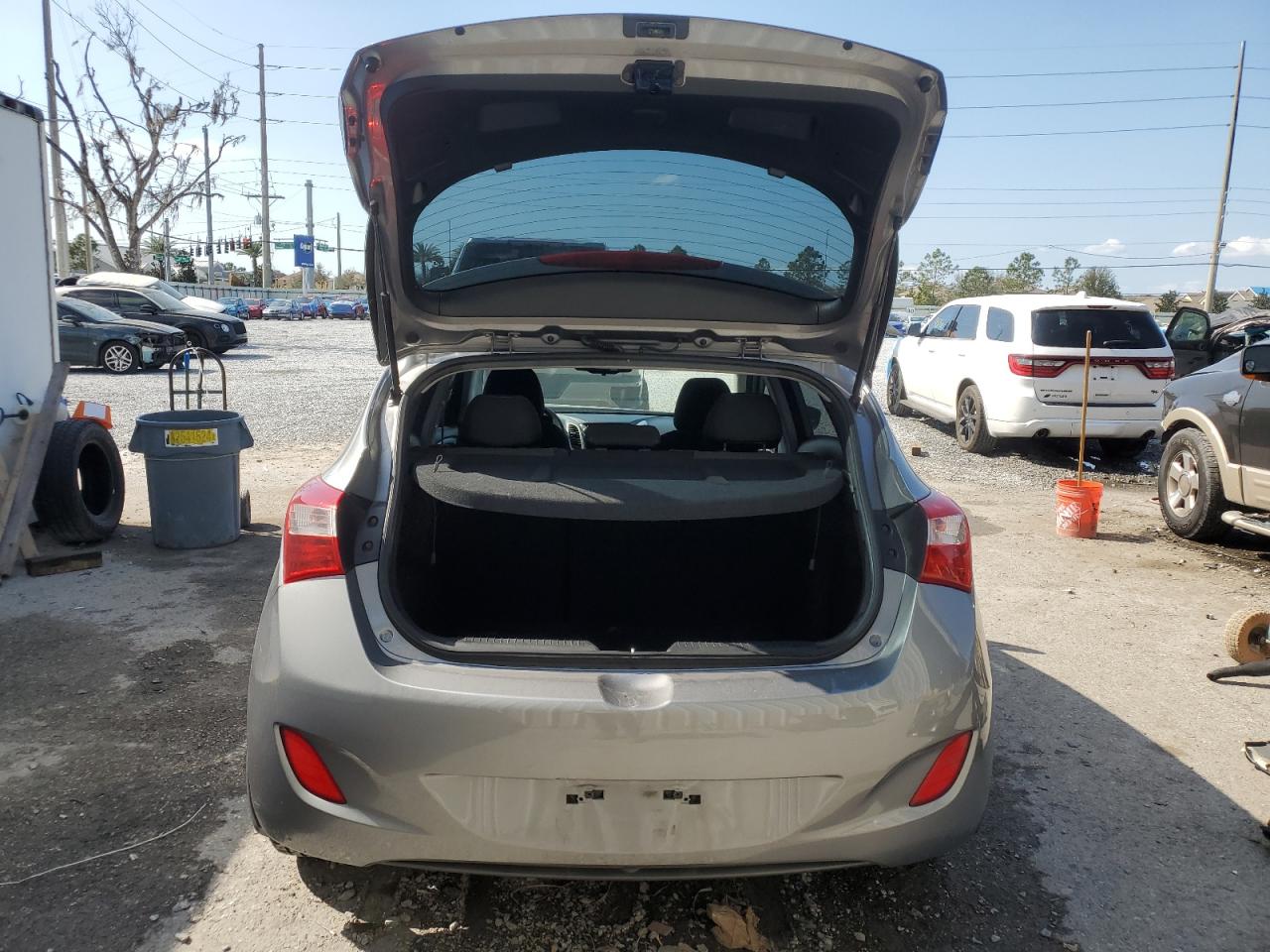2013 Hyundai Elantra - Image 6