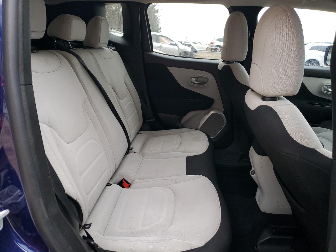 2018 Jeep Renegade - Image 10