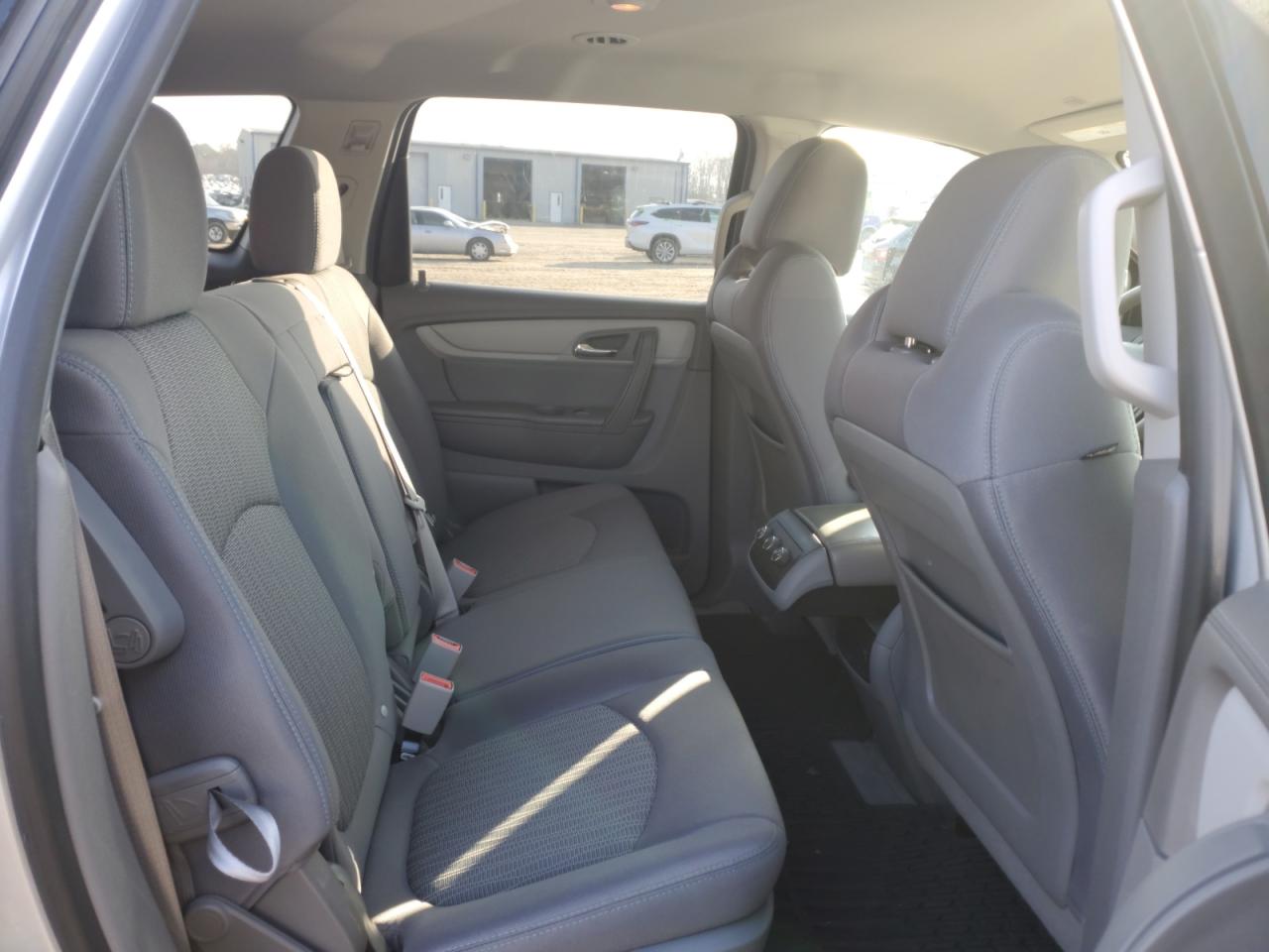 2013 Chevrolet Traverse - Image 11