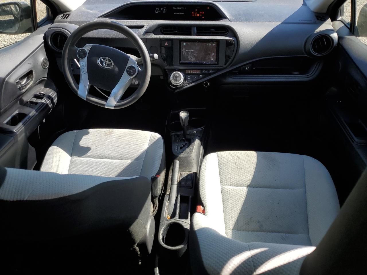 2015 Toyota Prius - Image 8