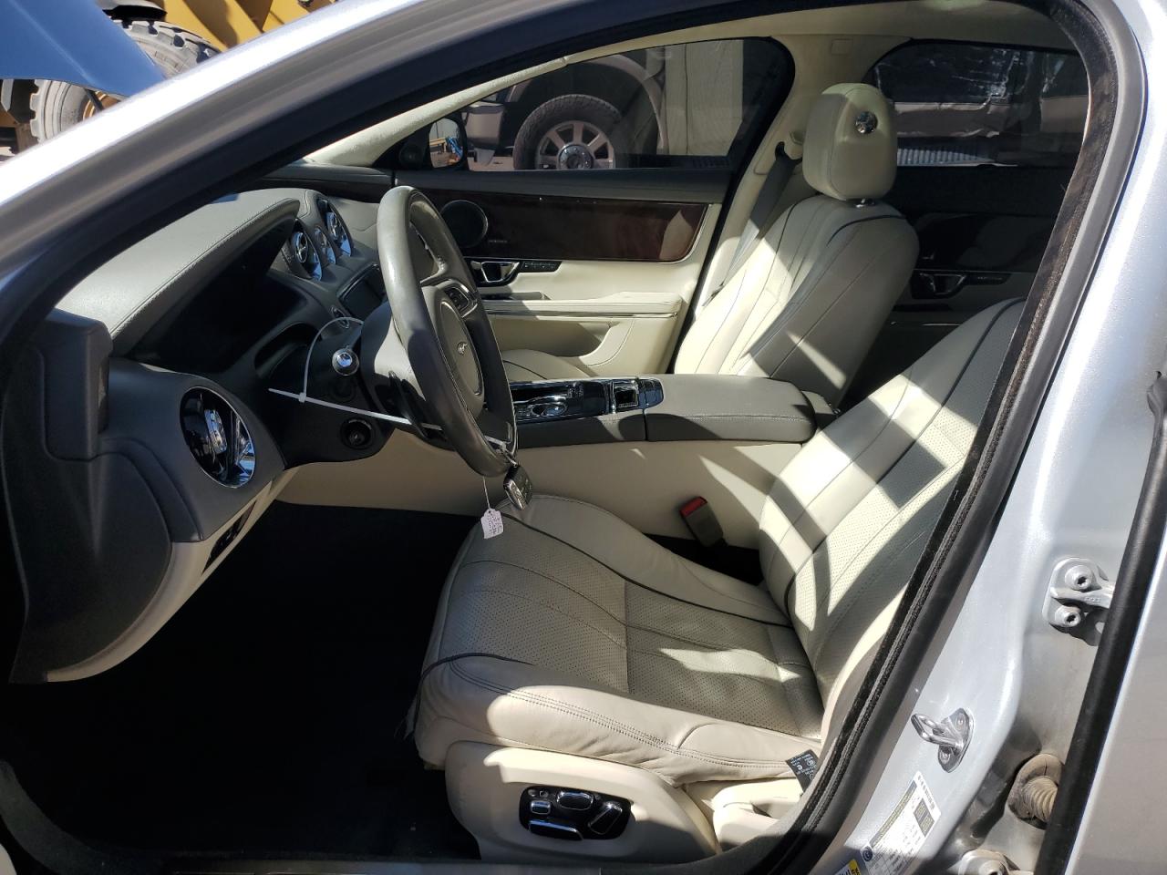 2014 Jaguar XJ - Image 7
