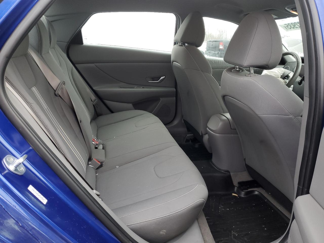2022 Hyundai Elantra - Image 11