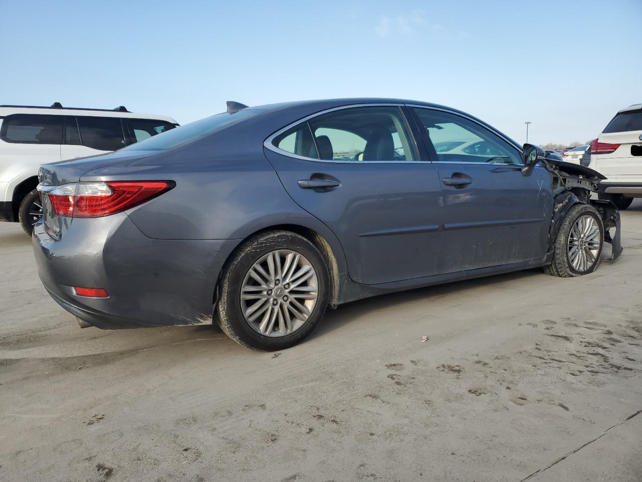 2015 Lexus ES - Image 3