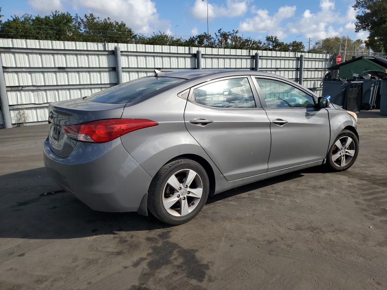 2013 Hyundai Elantra - Image 3