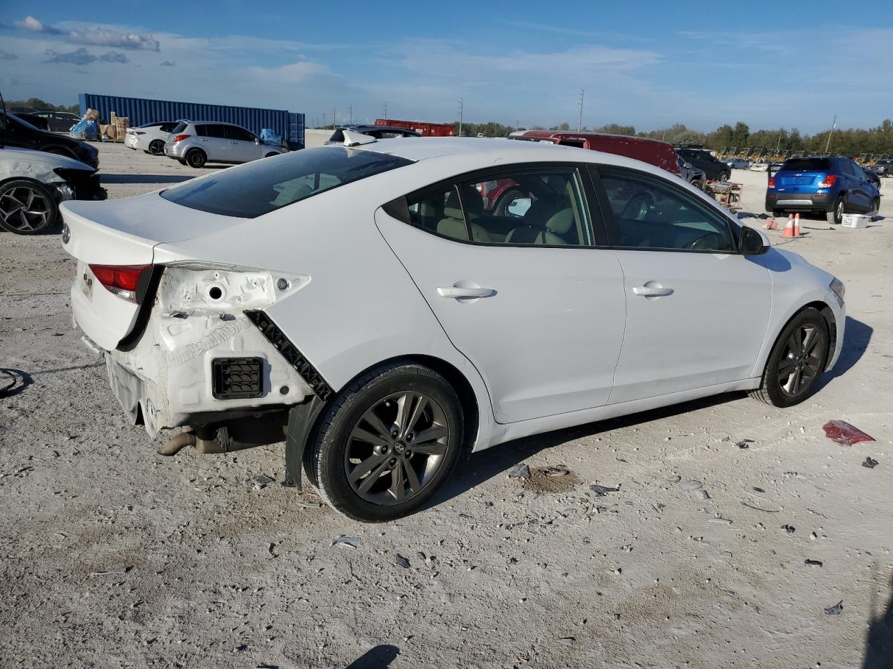2017 Hyundai Elantra - Image 3