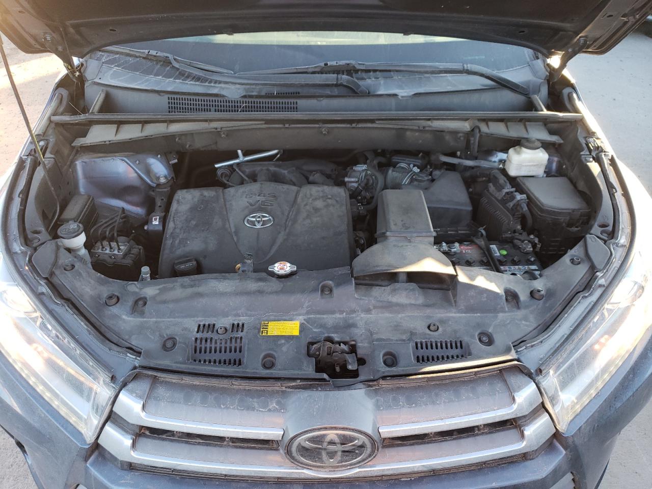 2018 Toyota Highlander - Image 14