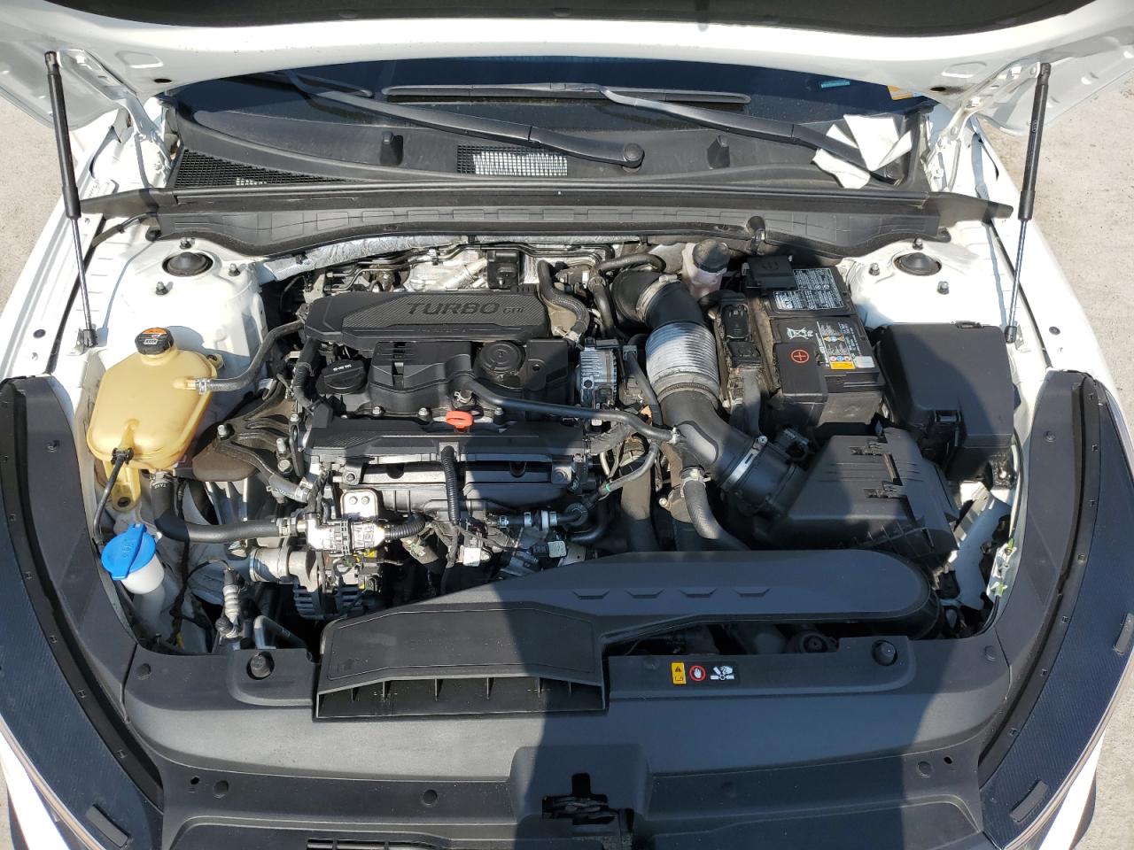 2022 Kia K5 - Image 11