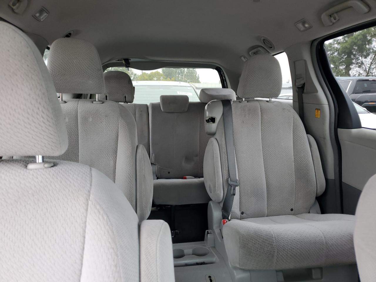 2012 Toyota Sienna - Image 10