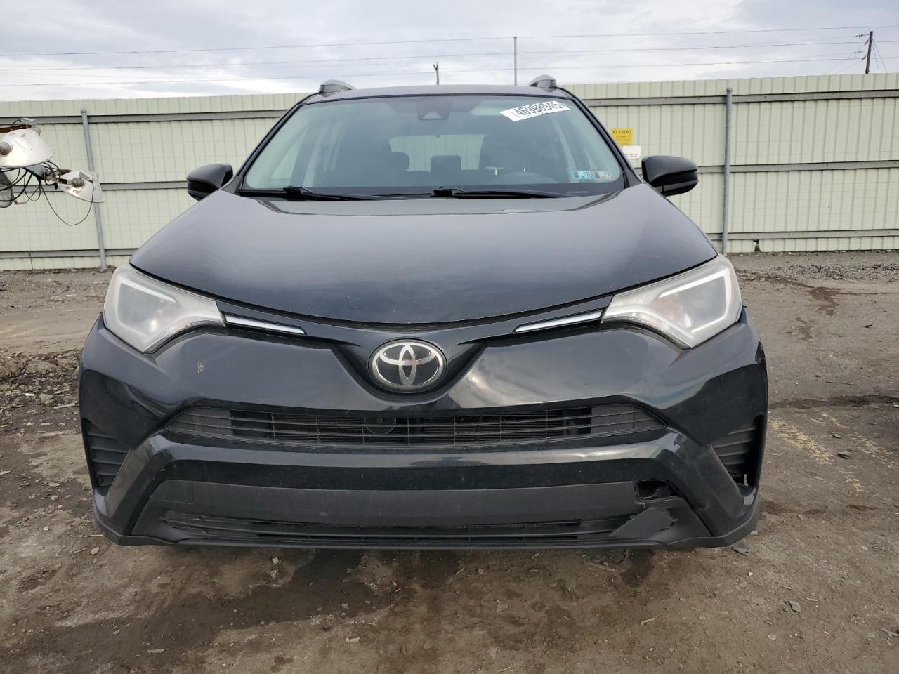 2017 Toyota RAV 4 - Image 5