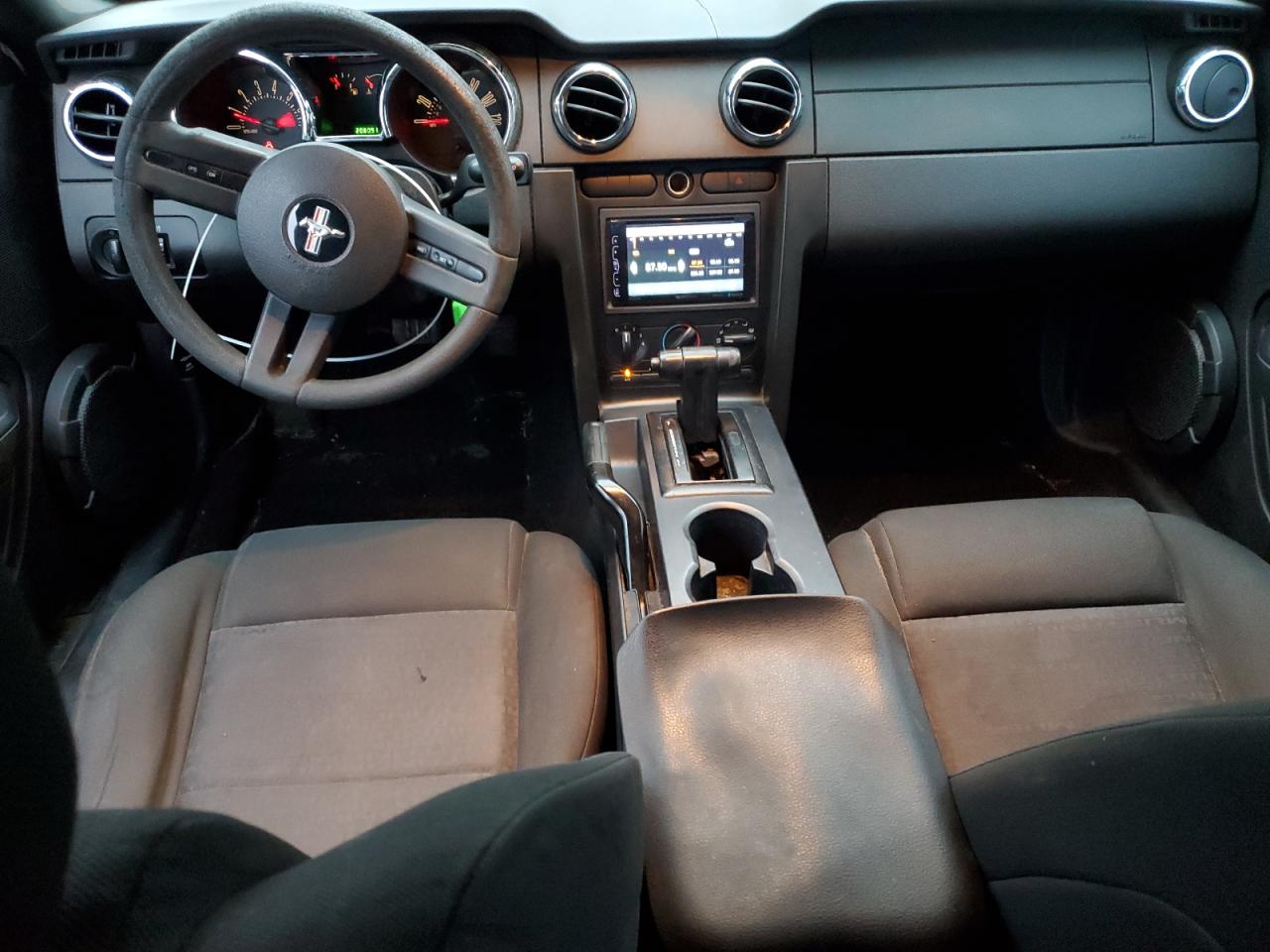 2005 Ford Mustang - Image 8