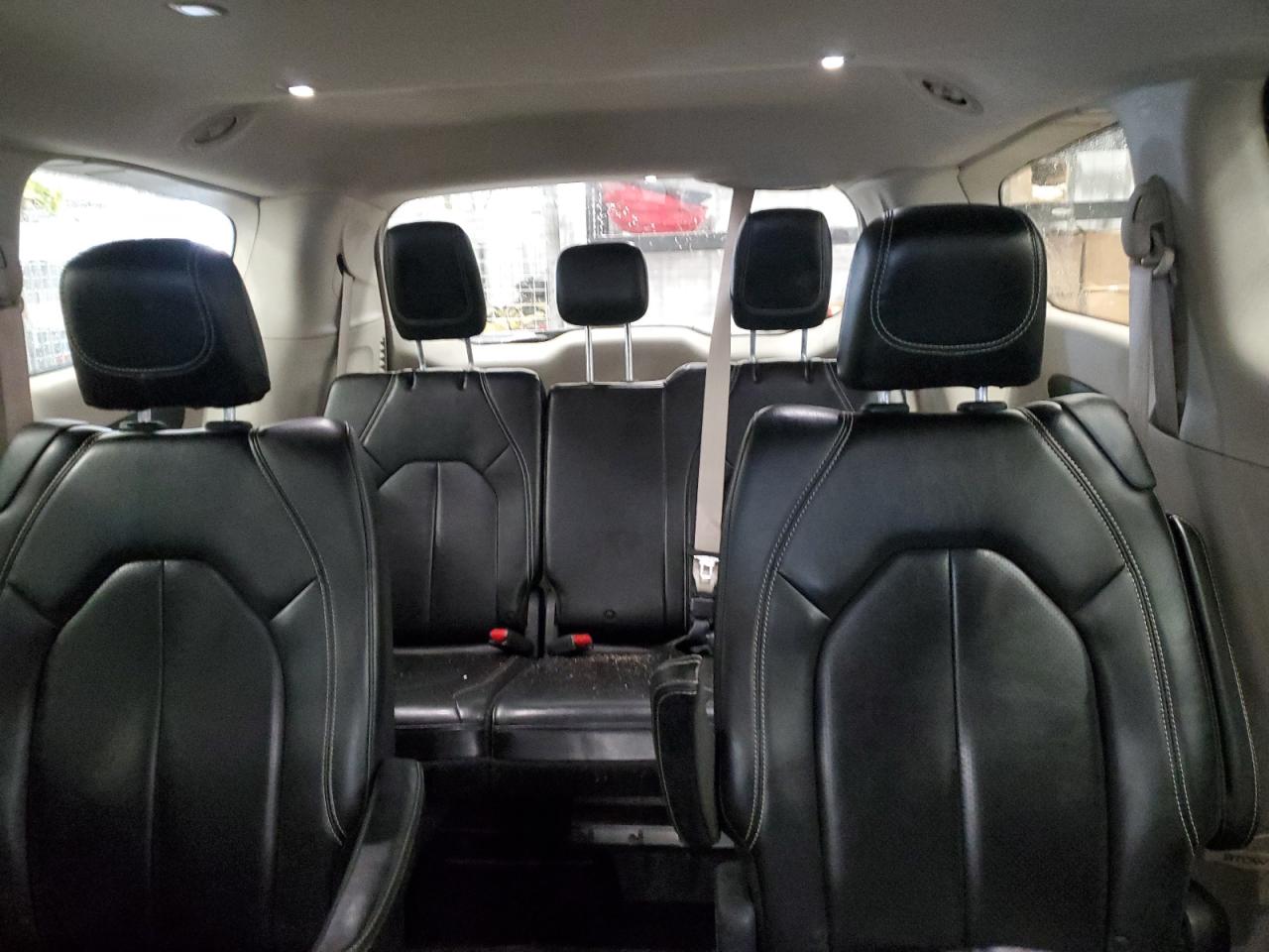2020 Chrysler Voyager - Image 10