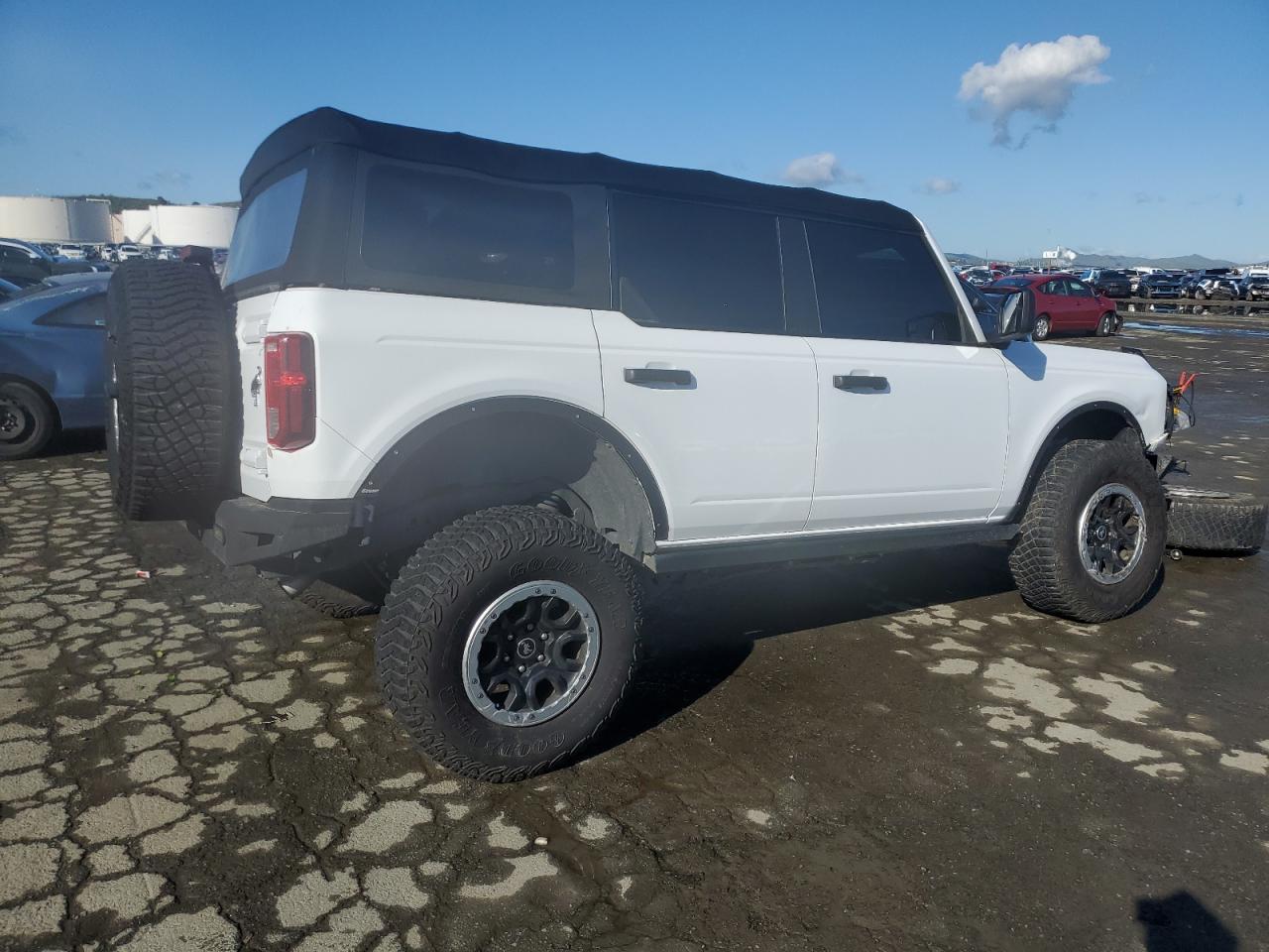 2023 Ford Bronco - Image 3