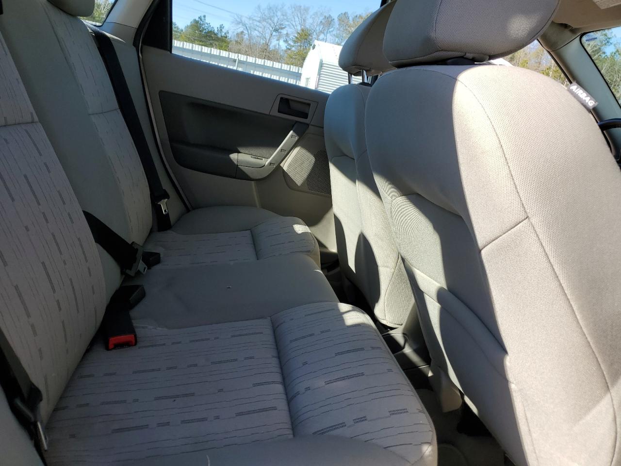 2010 Ford Focus - Image 10