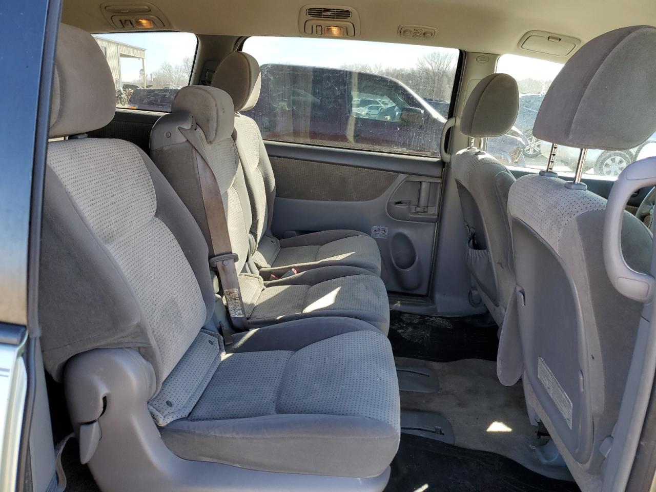 2009 Toyota Sienna - Image 11