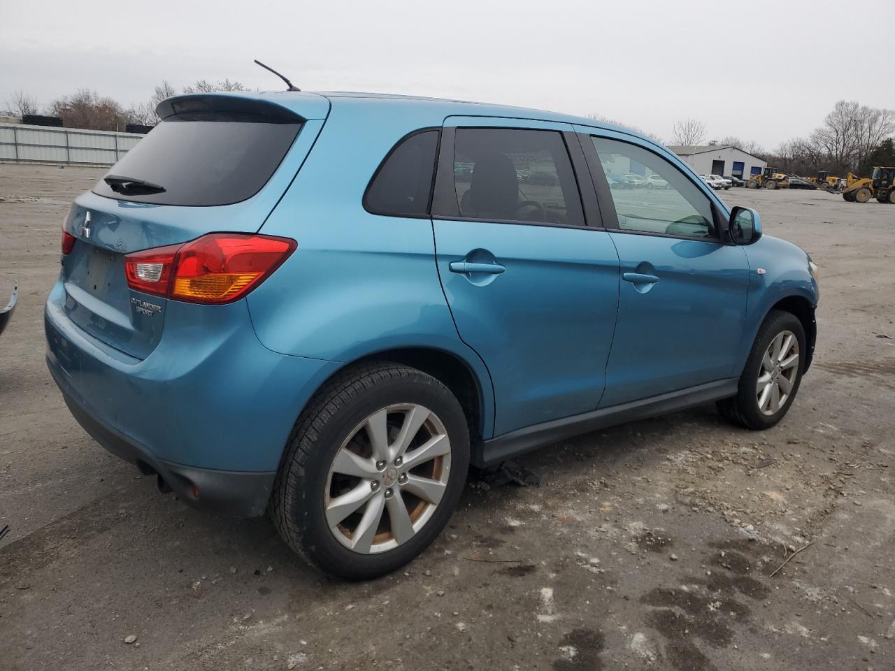 2013 Mitsubishi Outlander - Image 3