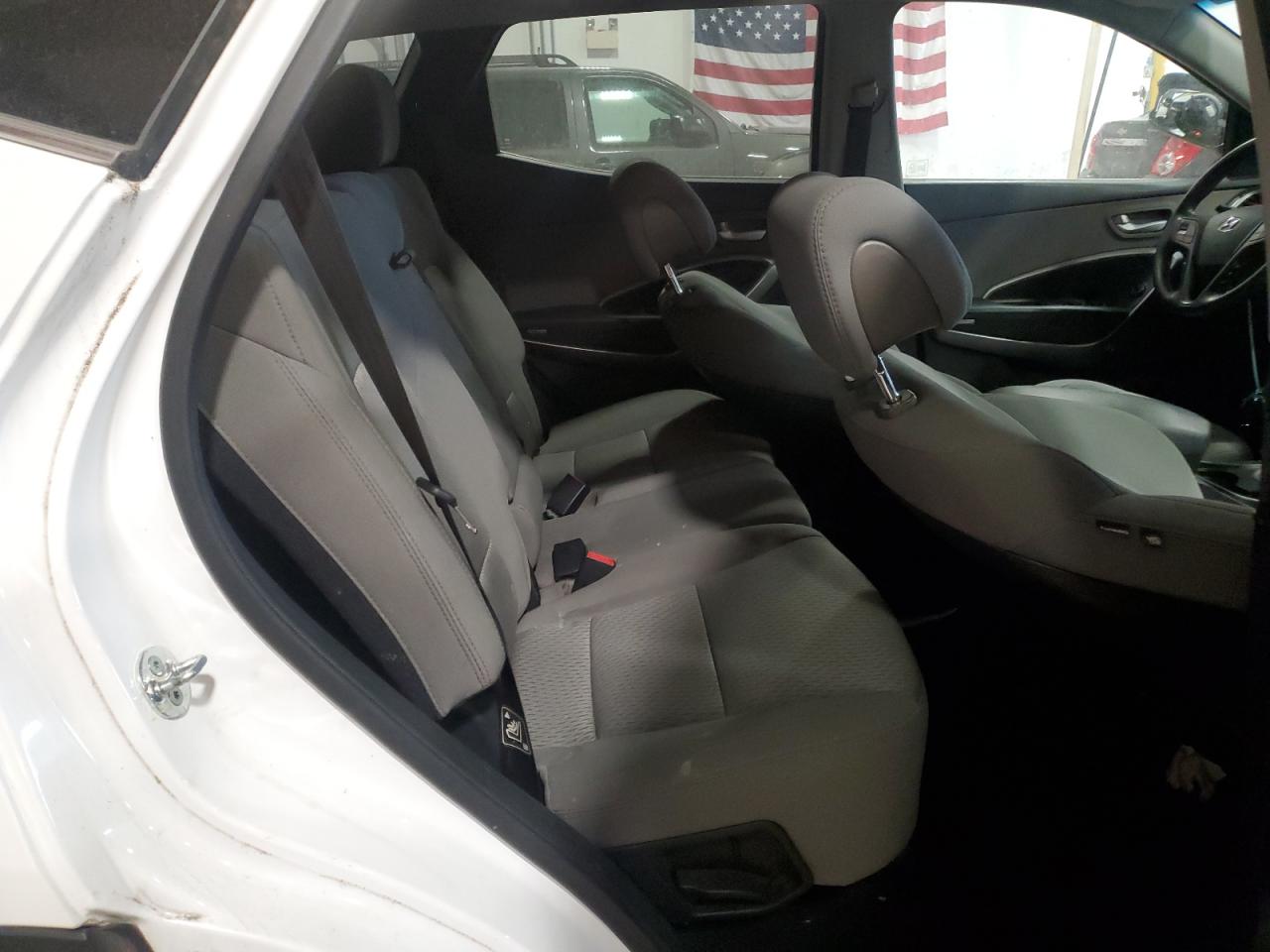 2015 Hyundai Santa Fe - Image 11