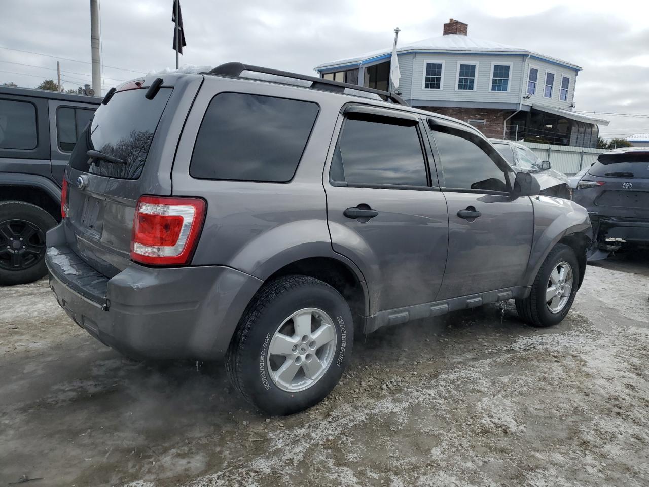 2010 Ford Escape - Image 3