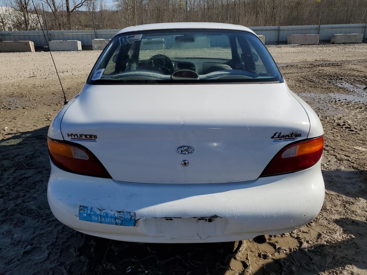 1998 Hyundai Elantra - Image 6